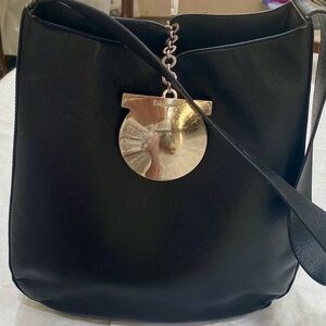 Salvatore Ferragamo Unique Gancini
Leather Shoulder Bag made in Italy AQ-21 8200